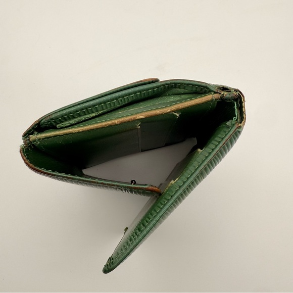 Louis Vuitton Epi Green Trifold Wallet Snap Closure France Authenticated - Picture 13 of 15